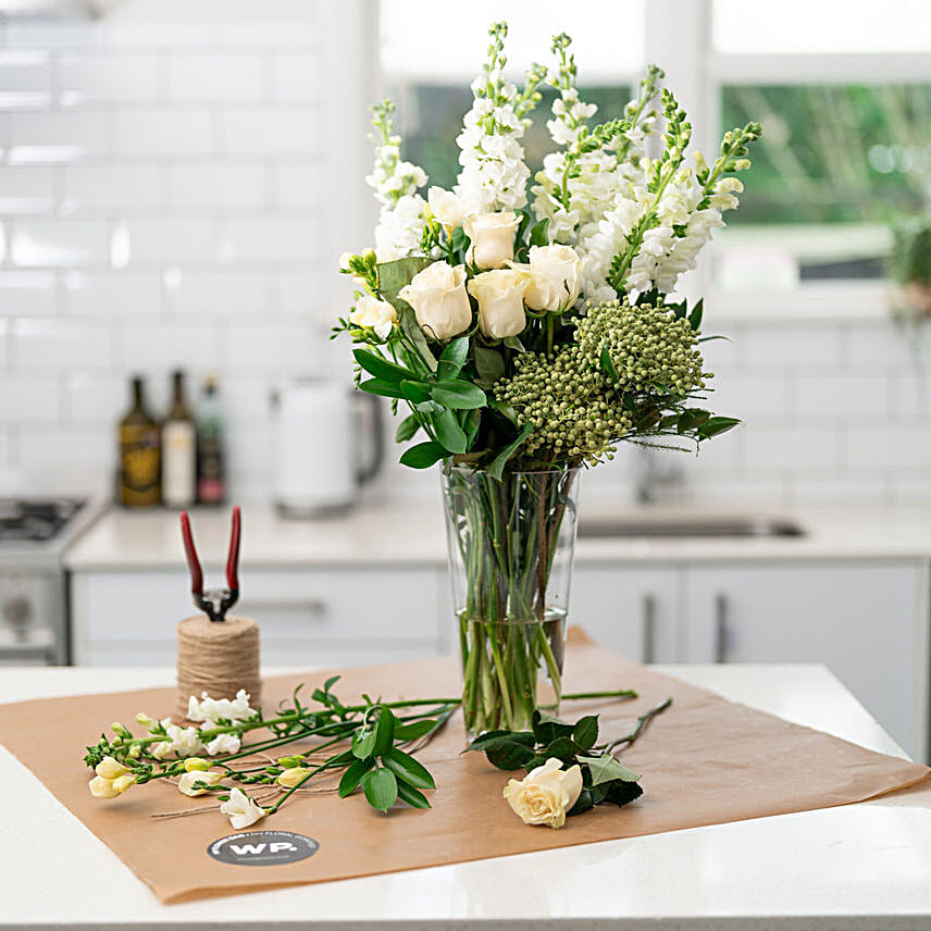 /images/pr/new-zealand/l/v20231106144239/my-diy-flower-bag-classic-whites_1.jpg