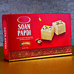 /images/pr/new-zealand/l/v20210722180109/ganesha-and-rudraksha-rakhi-with-soan-papdi_3.jpg