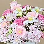 /images/pr/qatar/l/v20231012180636/dazzling-flower-box-arrangement_2.jpg