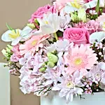 /images/pr/qatar/l/v20231012180637/dazzling-flower-box-arrangement_4.jpg