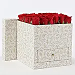 /images/pr/l/v20221207185539/stylish-box-of-red-roses-chocolates_2.jpg