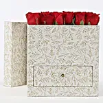 /images/pr/l/v20221207185539/stylish-box-of-red-roses-chocolates_3.jpg