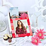 /images/pr/l/v20240104150026/blooms-and-charms-valentines-hamper_1.jpg