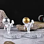 /images/pr/l/v20240215161530/kicking-astronaut-mobile-phone-holder_3.jpg