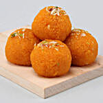 /images/pr/l/v20240814201309/family-rakhi-set-n-sweet-motichoor-laddoo-combo_4.jpg