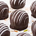 /images/pr/l/v20240911110823/gourmet-laddu-box_4.jpg