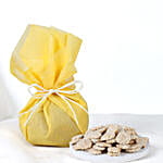 /images/pr/l/v20250106183314/golden-glow-lohri-hamper_4.jpg
