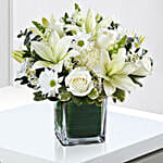 /images/pr/uae/l/v20240202183815/beautiful-white-flowers-vase_1.jpg