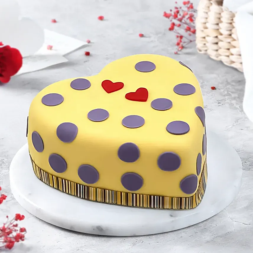 /images/pr/uk/l/v20250321163812/vibrant-love-heart-cake_1.jpg