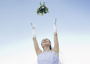 tradition of tossing bouquet