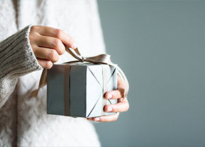 Why you Should Give Personalised Gifts to your Employees?