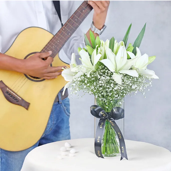 flowers-n-guitarist 