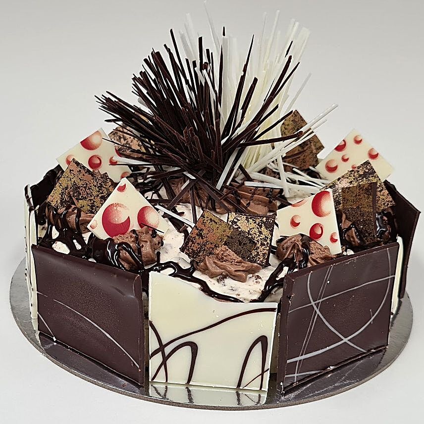 Delectable Cookies And Cream Cake:Christmas Cakes to Australia