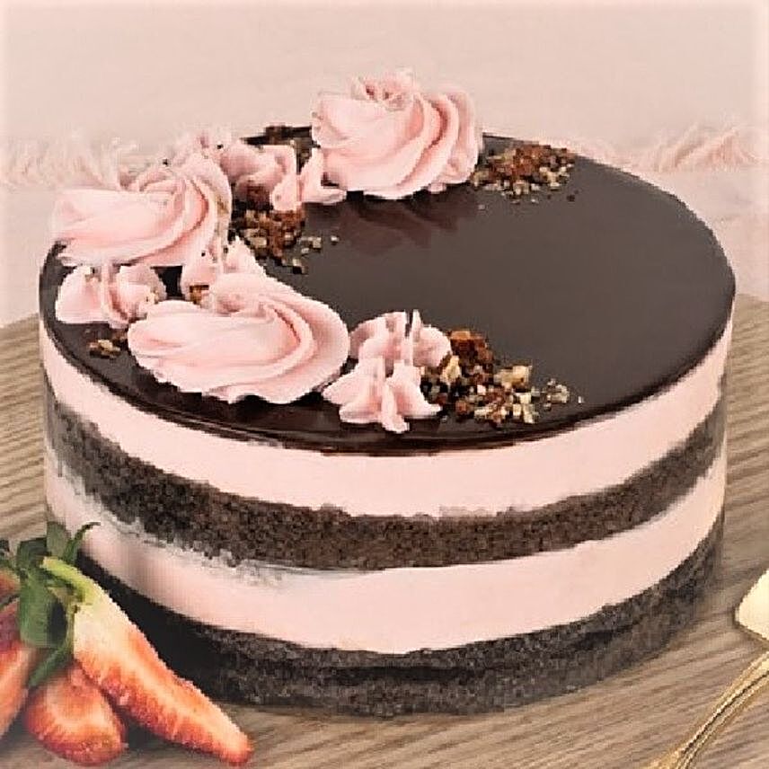 Eggless Strawberry Chocolate Cake:Eggless Cakes to Australia