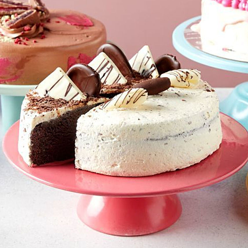Yummy Cookies And Cream Cake:Send Wedding Gifts to Australia
