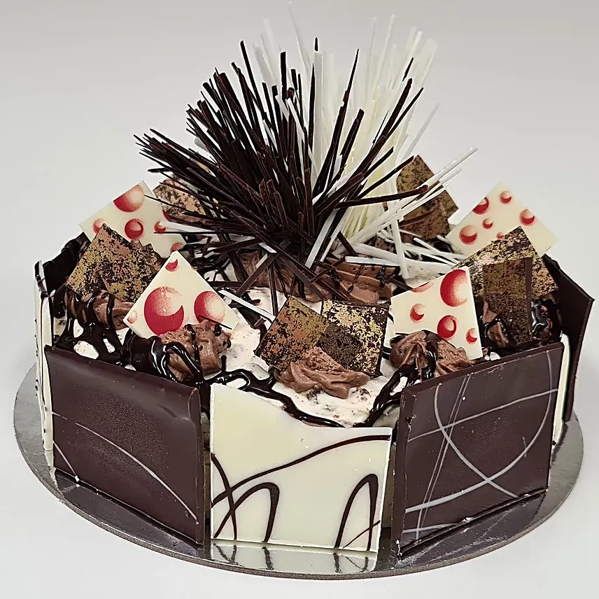 Delectable Cookies And Cream Cake