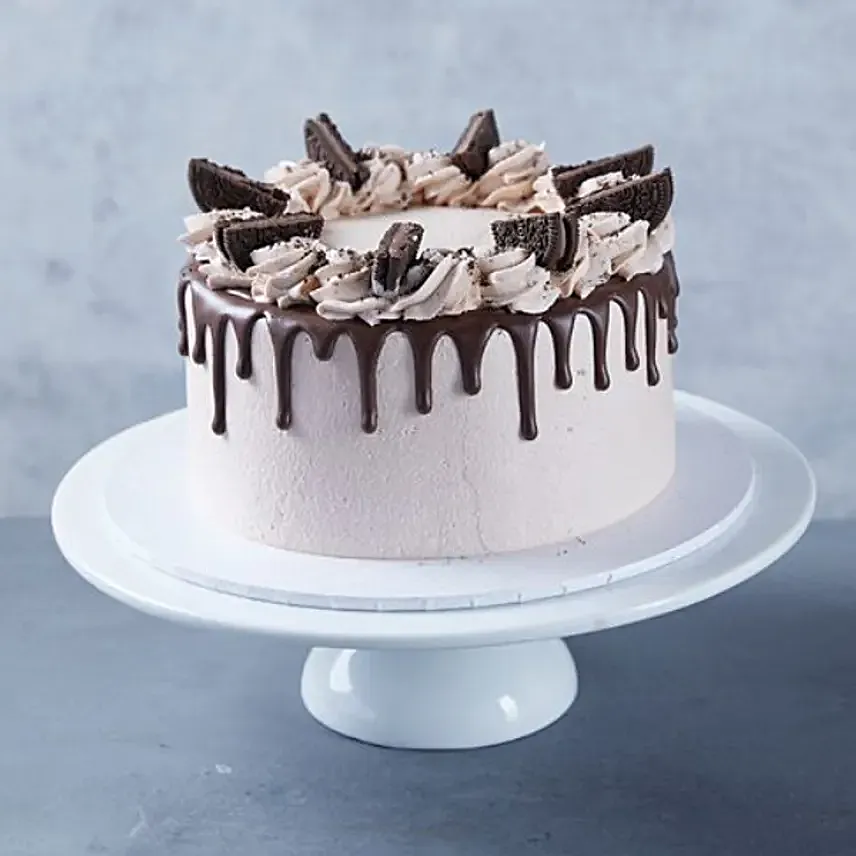 Eggless Chocolate Dripping Cake