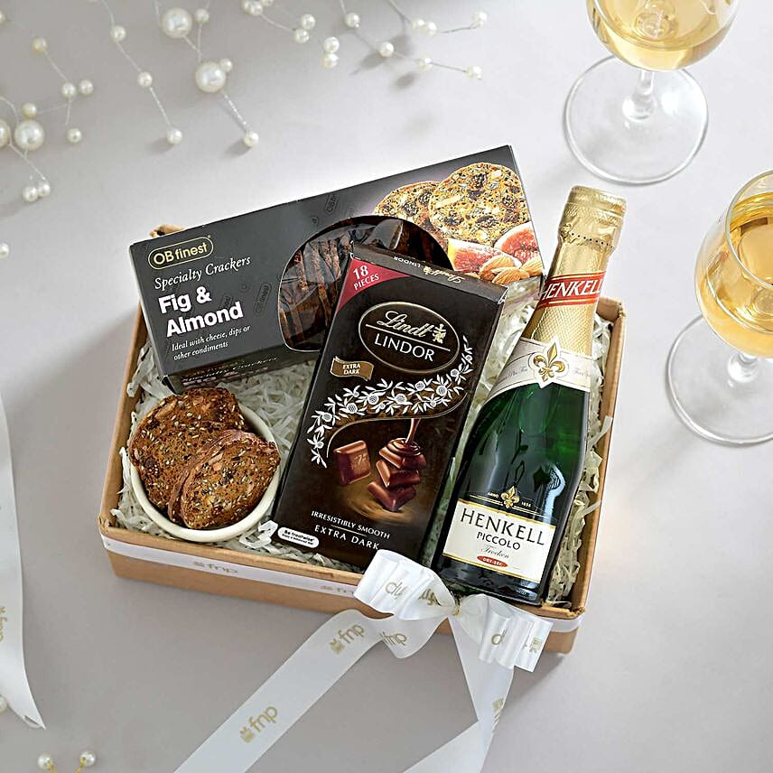 Sparkling Wine N Treats Gift Hamper