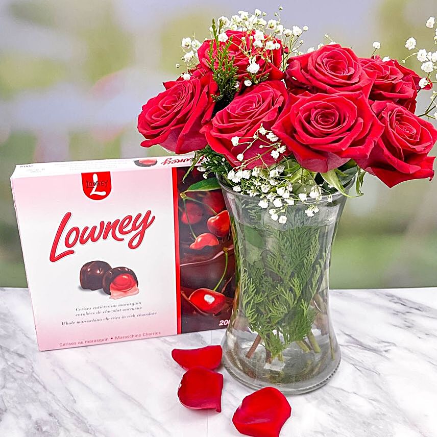 Romantic Red Roses Bouquet And Lowey Chocolate:Valentine Gift Combo to Canada