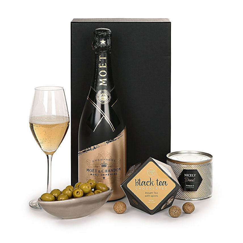 Champagne And Snacks Christmas Hamper