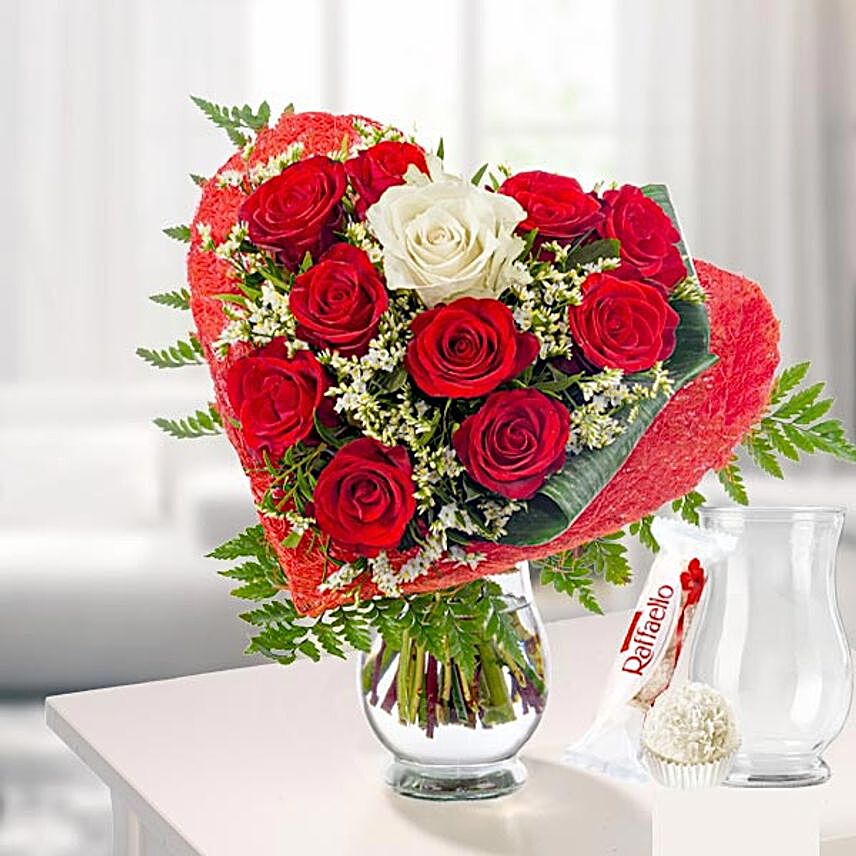 Rose Bouquet Amore With Vase Und Ferrero Raffaello