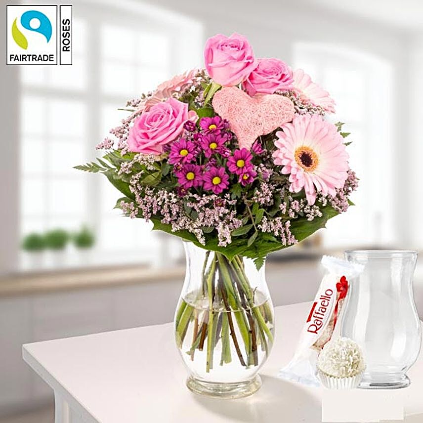 Flower Bouquet Von Herzen With Vase Und Ferrero Raffaello