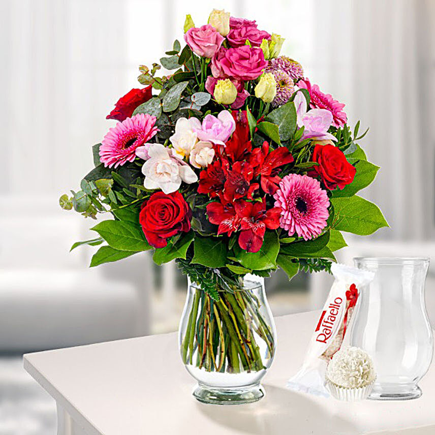 Flower Bouquet Liebestraum With Vase And Ferrero Raffaello