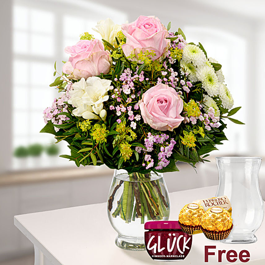 Breathtaking Mixed Flowers Bouquet With Free Gifts:Bouquet Delivery in Germany