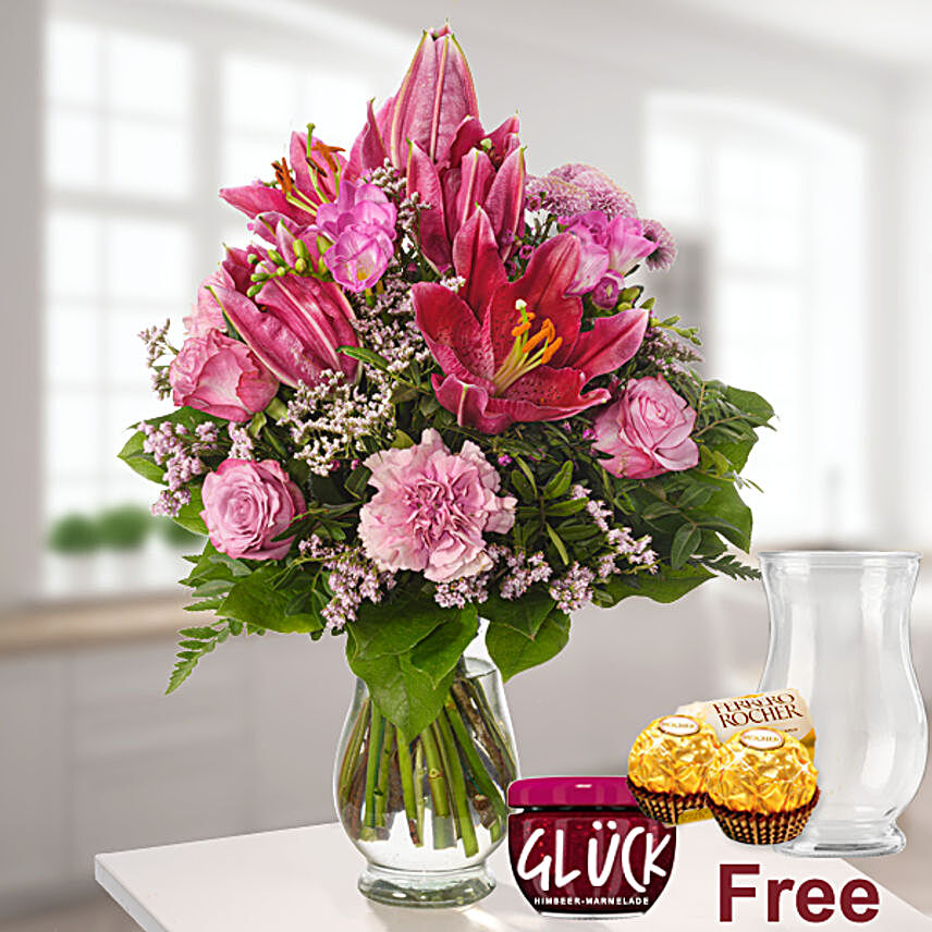 Majestic Mixed Flowers Bouquet With Free Gifts:Flowers and Chocolates Delivery in Germany