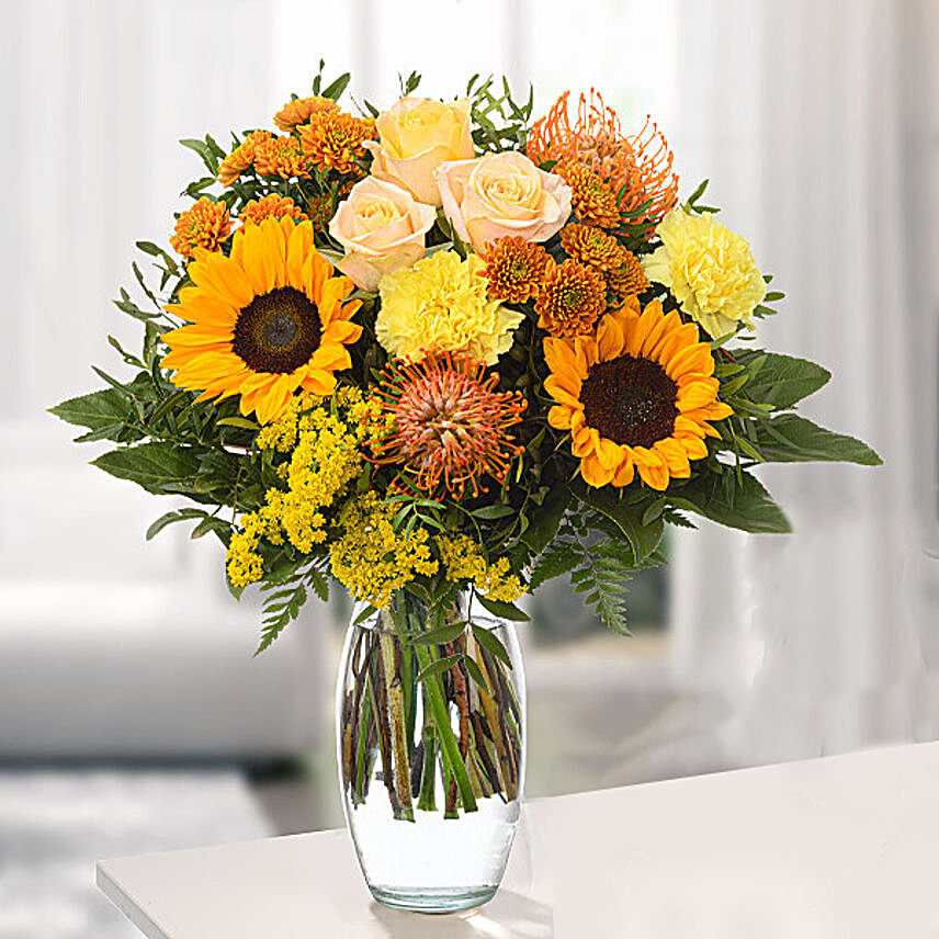 Gleaming Floral Bunch With Free Vase & Chocolates