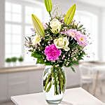 Blumenstrauss Gluecksmoment With Vase Und Ferrero Raffaello