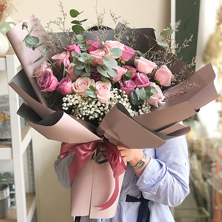 Gracious Love Merry Bouquet:Rose Delivery in Indonesia