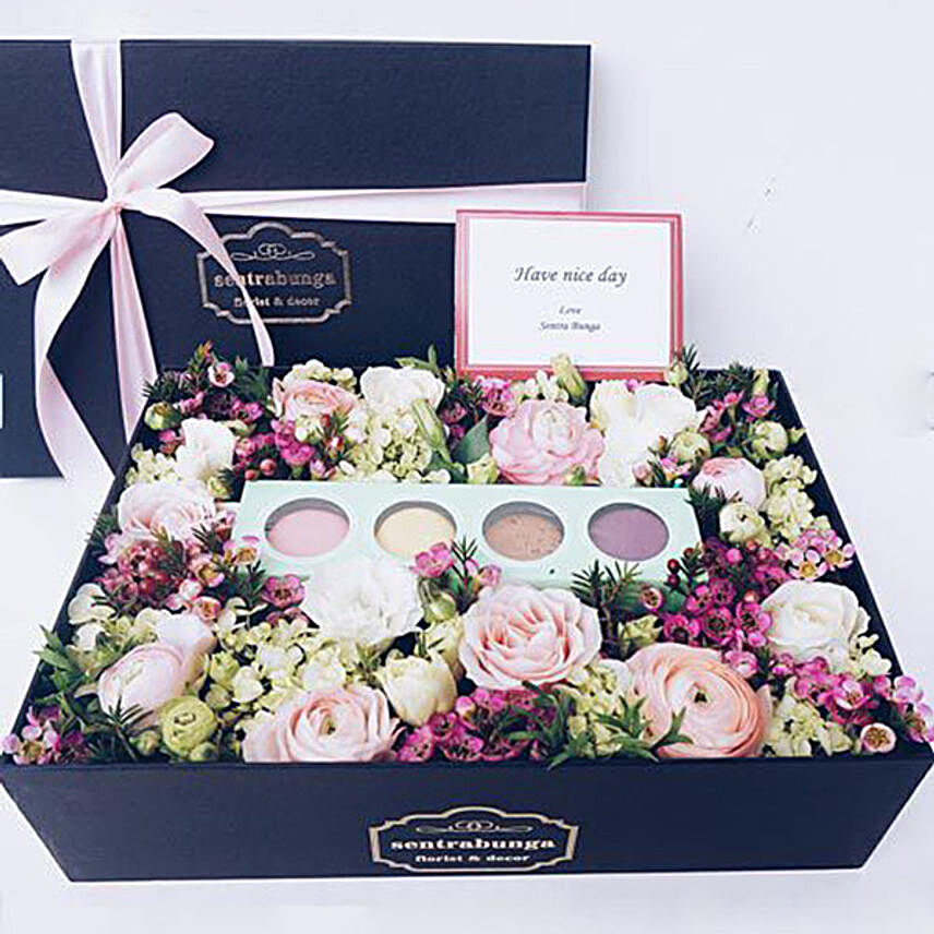 Natural Smile Flowers And Treat Box:All Gifts