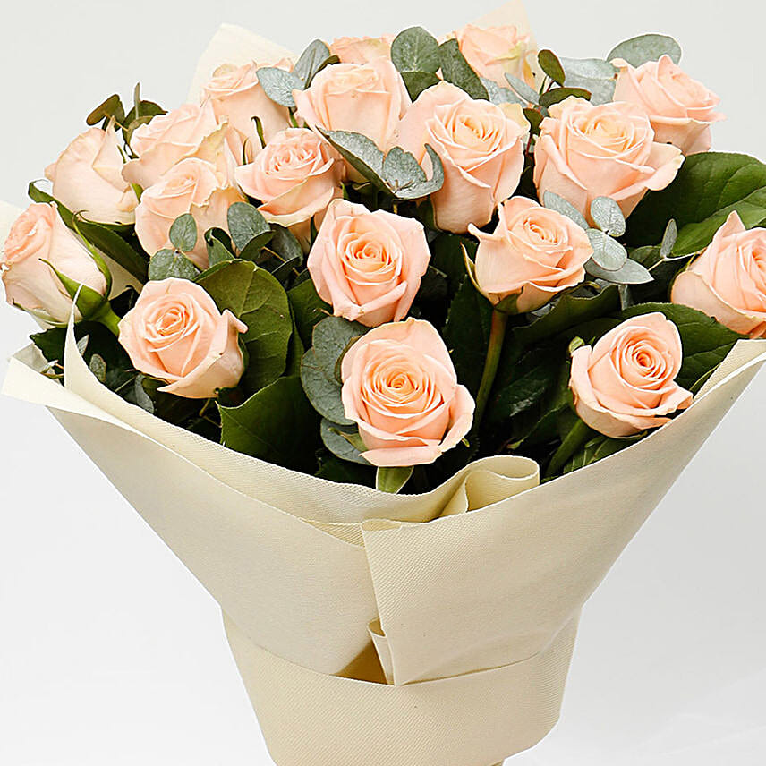 20 Peach Roses Bouquet With Lychee Raspberry Cake