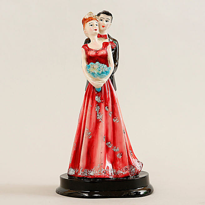 Beautiful Couple With Bouquet Figurine Korea Gift Beautiful Couple With Bouquet Figurine Ferns N Petals