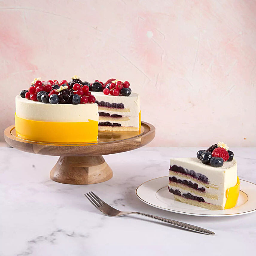 Yummy Vanilla Berry Delight Cake Half Kg