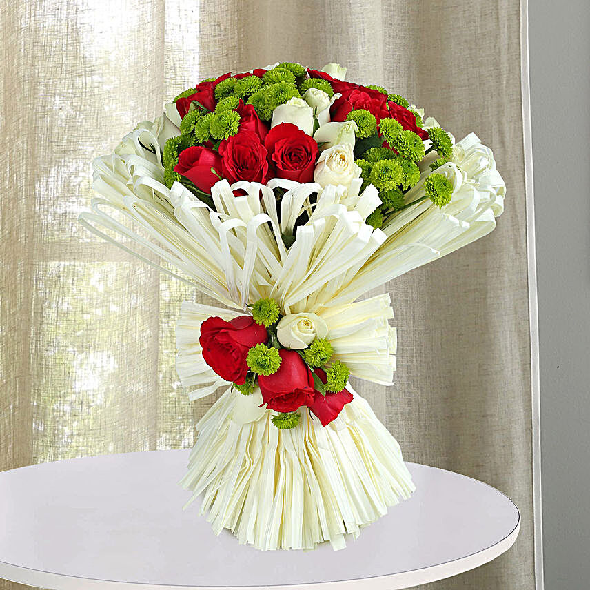 Charming Red N White Roses Bunch