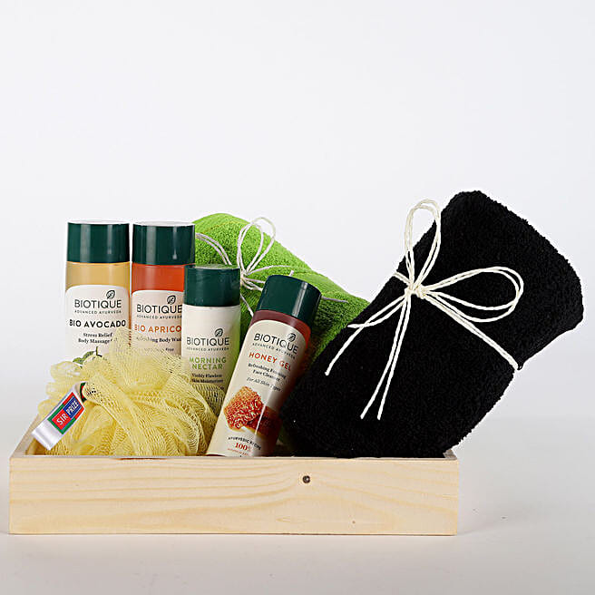 Buy/Send Luxurious Herbal Spa Hamper Online FNP