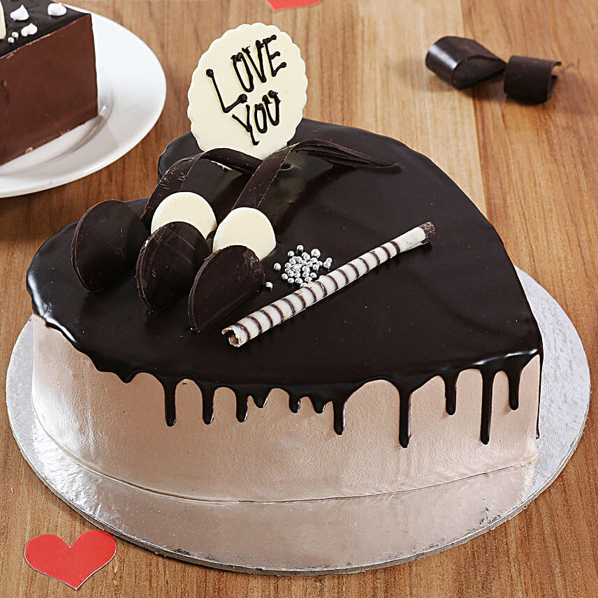 Heart Shaped Cream Chocolate Cake Half Kg