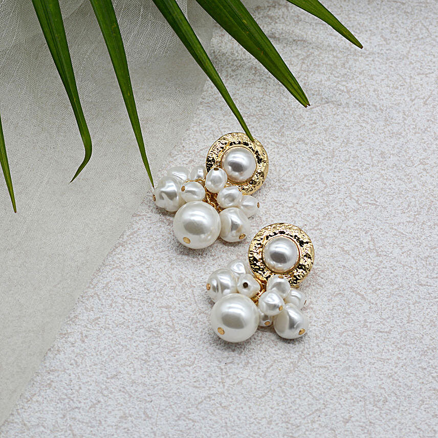 Elegant Pearly Earrings