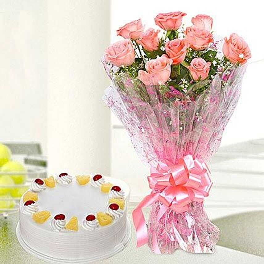 Fragrancing Bouquet With Mouthwatering Cake