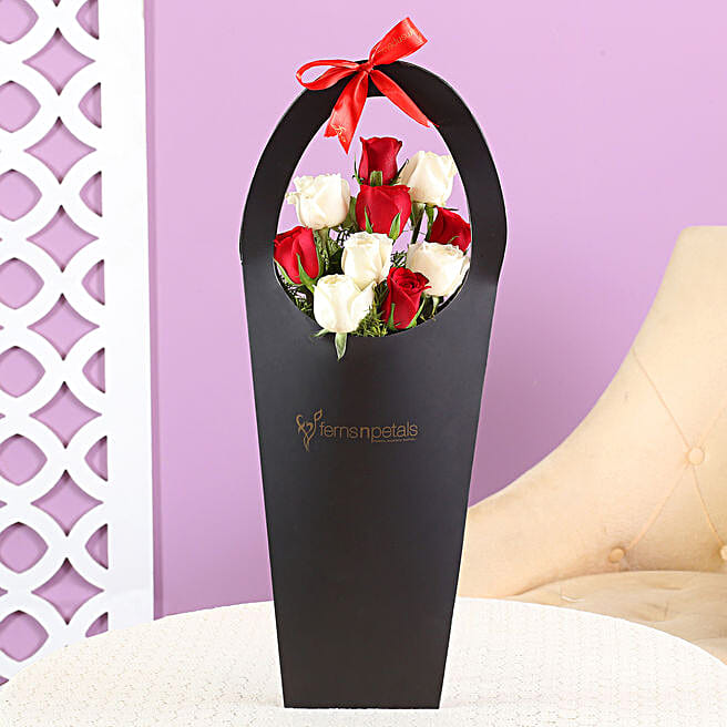 Buy/Send Red & White Roses In FNP Sleeve Online FNP