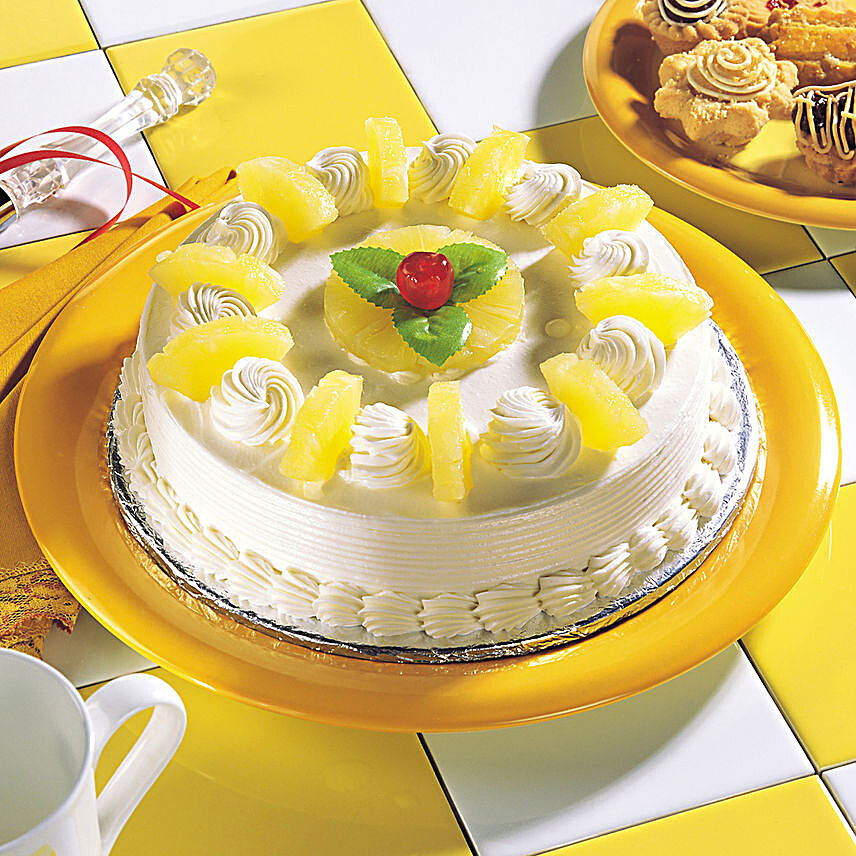 Delicious Pineapple Cream Cake Half Kg
