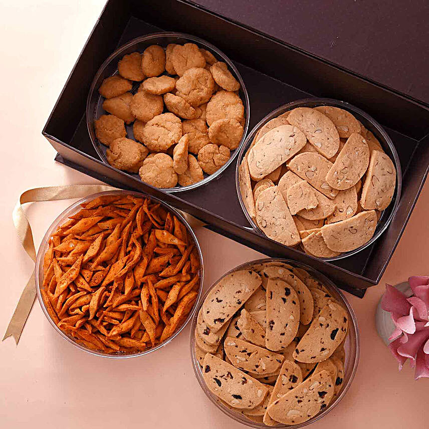 sweet n savoury for birthday:Send New Year Gift Hampers