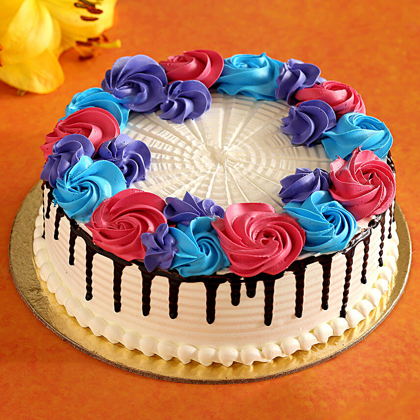 roses theme cake for vday:Designer Cakes