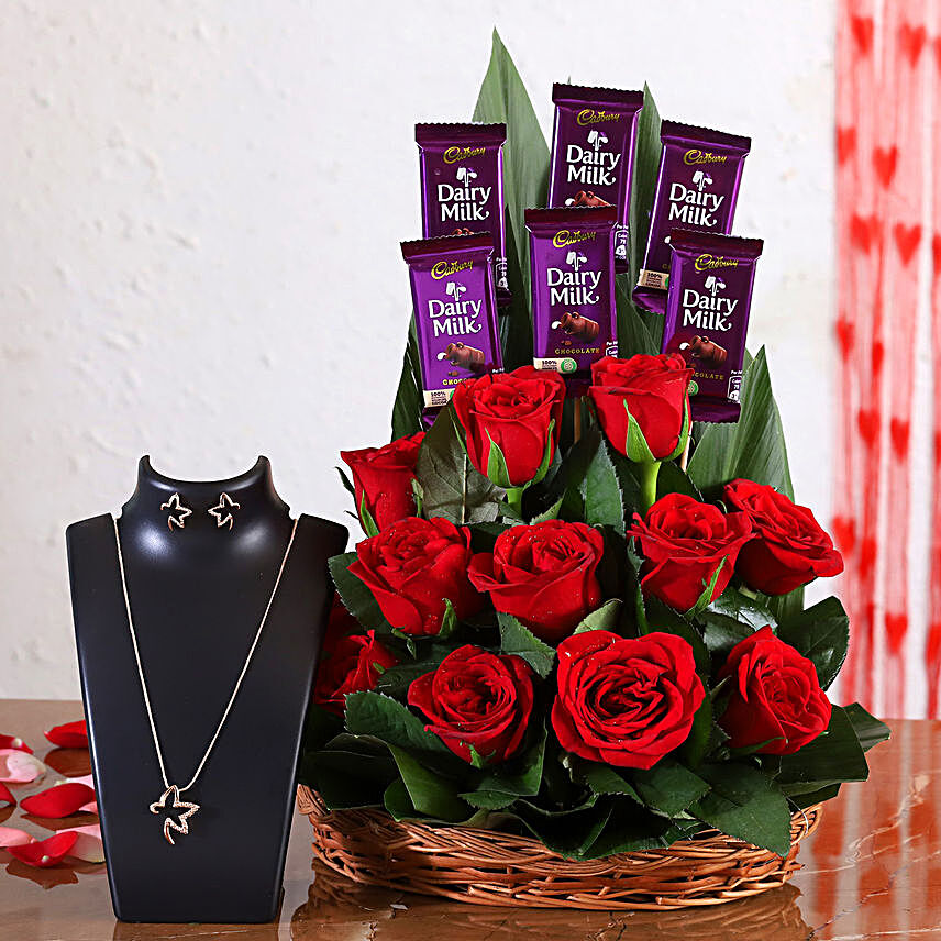 Red Roses Arrangement With Chocolates & Necklace Set