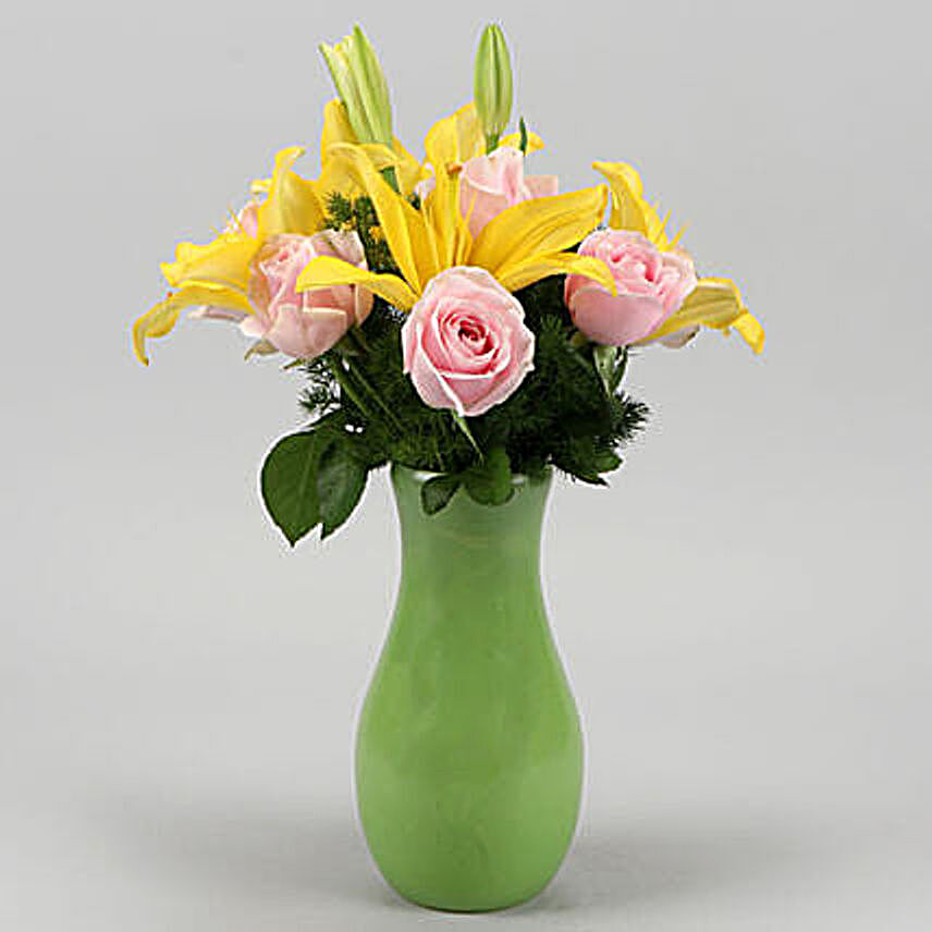 lilies n roses in glass vase arrangement:Mixed Colour Flowers