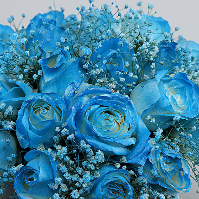 Buy/Send Heavenly White Sprayed Roses In FNP Signature Box Online- FNP