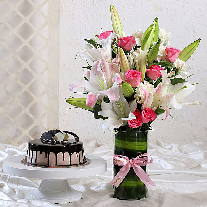 Premium Mixed Flowers Vase With Chocolate Cake
