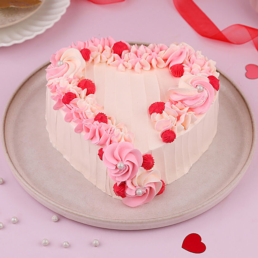 Valentine Hearts Black Forest Cake:Valentines Day Cakes